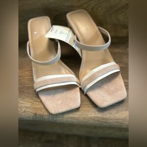 Chic Tan Strappy Sandals